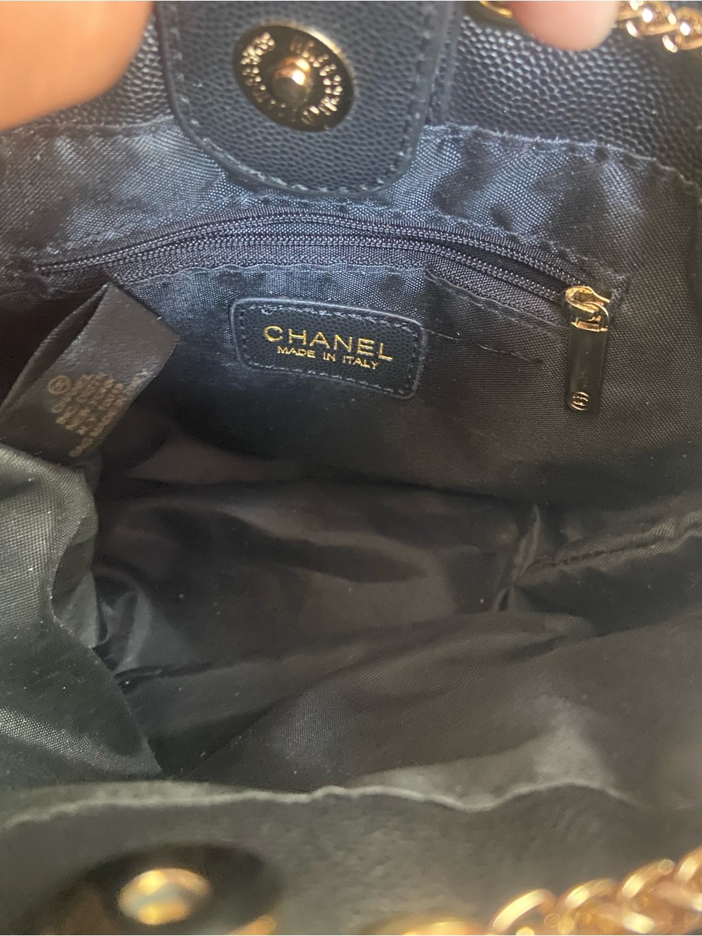 CHANEL VIP BEAUTE GIFT Crossbody Drawstring Bucket Bag with Gold Hardware - Picture 5 of 16